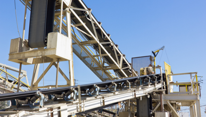 PEMASANGAN CONVEYOR BELT – JASA FABRIKASI SISTEM CONVEYOR