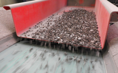 PEMBUATAN VIBRATING KONVEYOR – JASA FABRIKASI CONVEYOR SISTEM