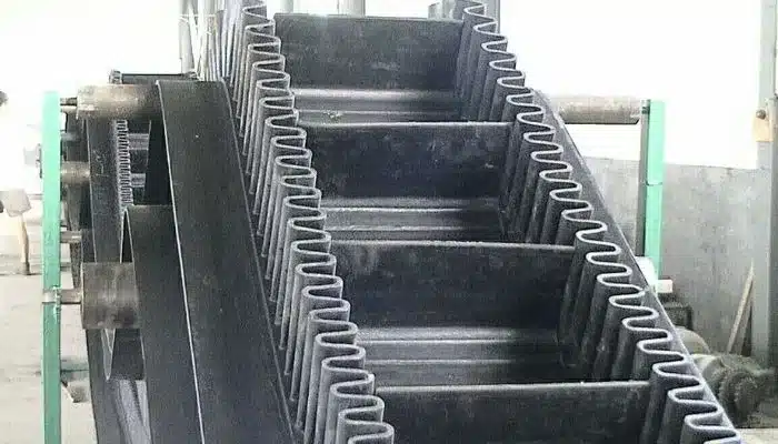 Cara Kerja Conveyor Belt Sidewall Dalam Menjaga Material Tetap Aman