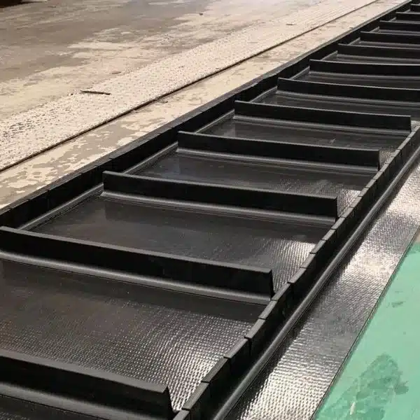 cleat conveyor belt