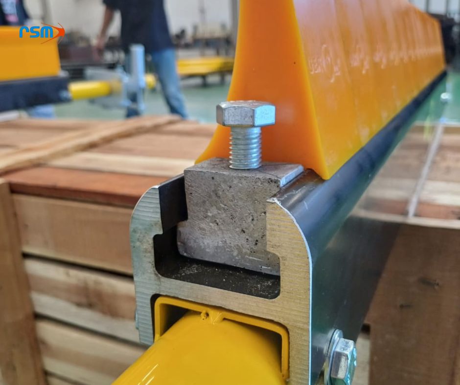 conveyor belt scrapper